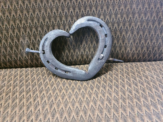 HORSESHOE HEART WITH ARROWS